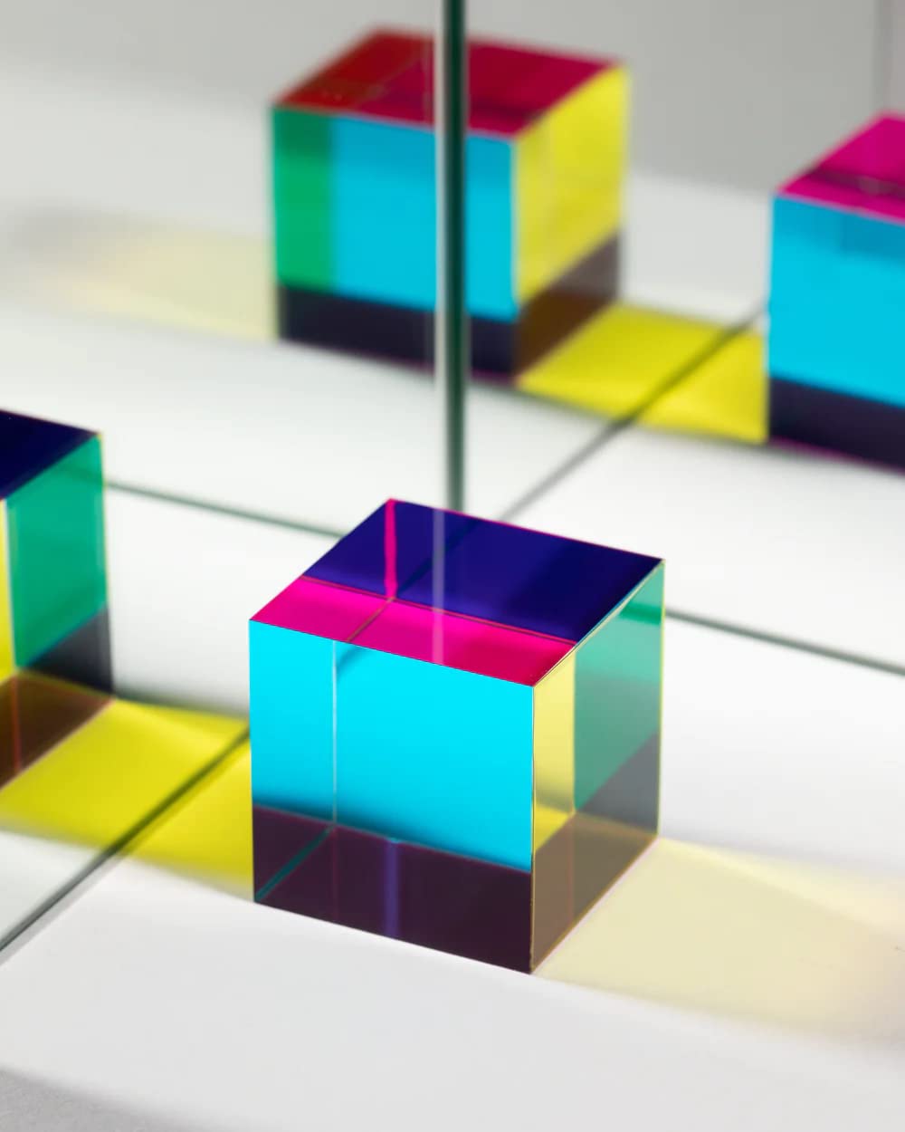 Twiddler Toys Color Mixing Cube with Display Stand – 2 Inch (50mm) Cyan, Yellow, & Magenta Acrylic Prism Optical Physics Desk Decor – Satisfying Silent Fidget Toy