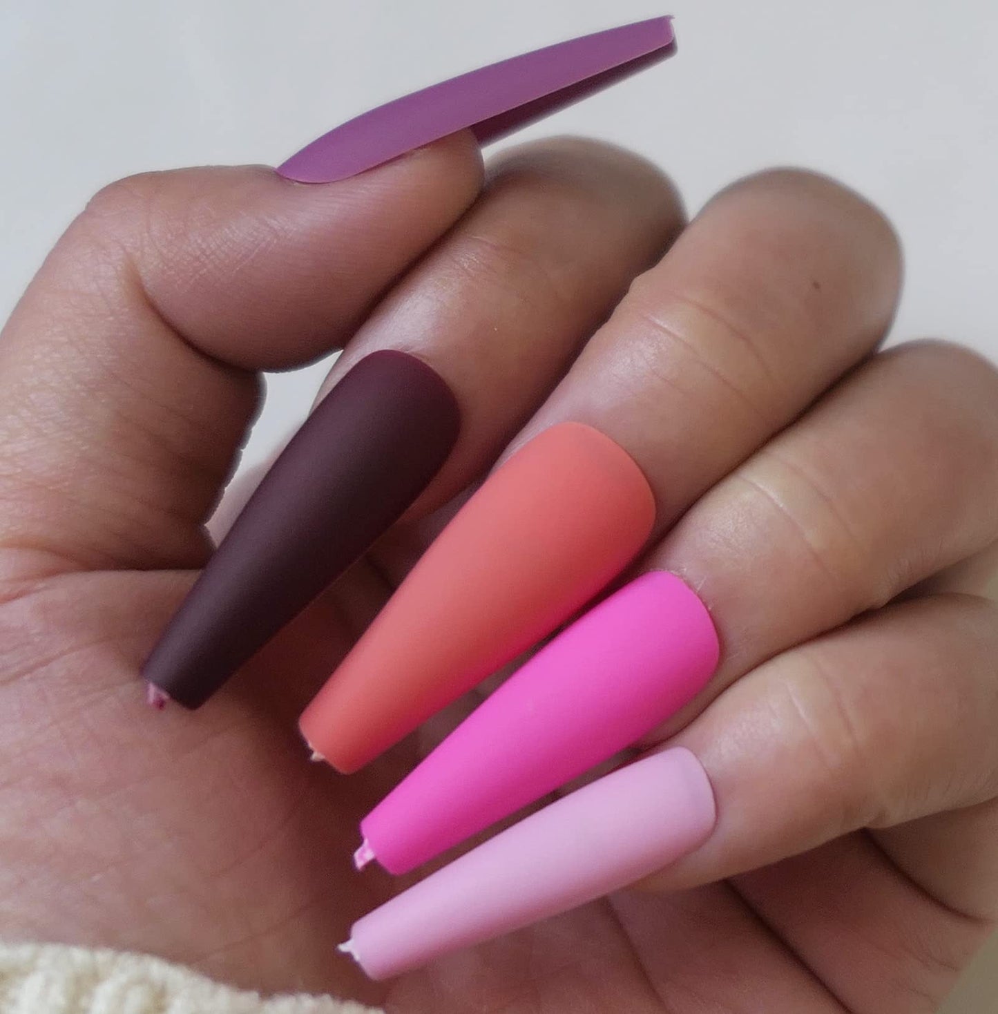 LoveOurHome 300PC Matte Coffin Press on Nails Long Fake Nail Kit, Glue on Nails Press ons Nail Medium Ballerina Acrylic Nails Tips False Nails Artificial Fingernail Full Cover Press-on Nails Coffin