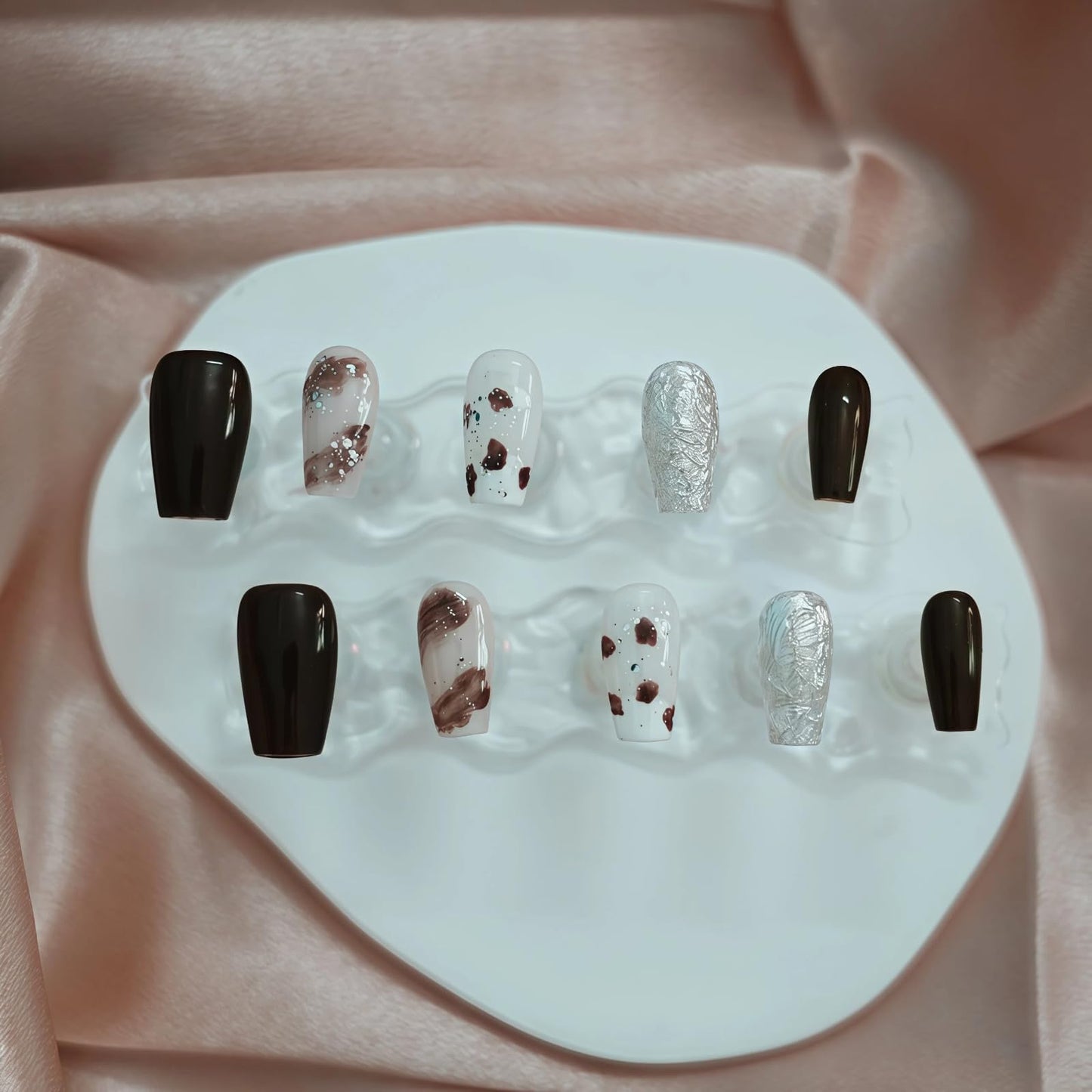 Tesytto Amber Brown Press on Nails - Short Coffin White Sliver Amber Base Handmade Acrylic Nails Vintage Press-on Nails for New Year Holiday(Autumn-Winter Amber,M)
