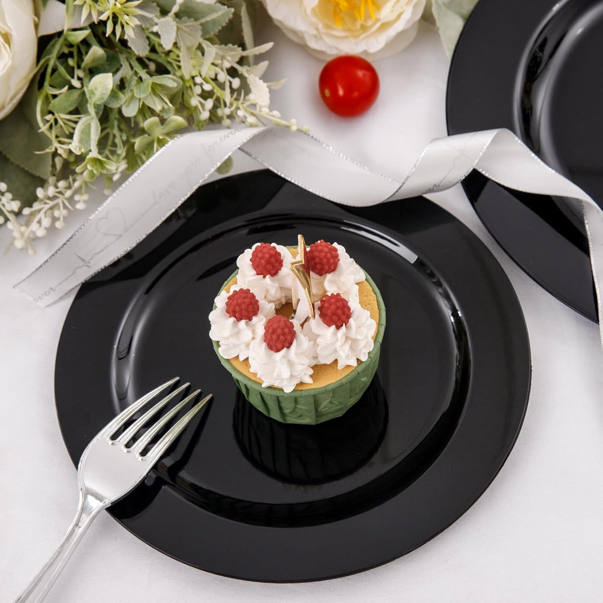 FLOWERCAT 100PCS Black Plastic Plates - Heavy Duty Black Disposable Plates for Halloween Party/Birthday/Wedding/Father's Day- serve 50guests 10 inch and 7 inch Set