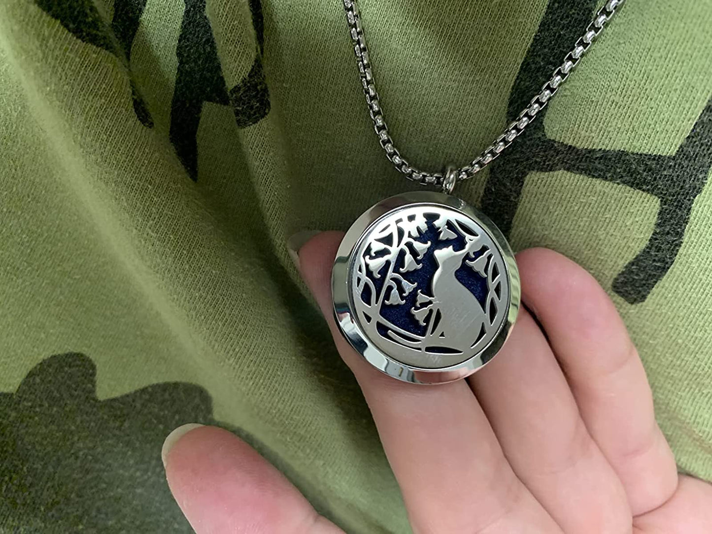 Aromatherapy Essential Oil Diffuser Necklace Stainless Steel lnspirational Locket Pendant(Cat)