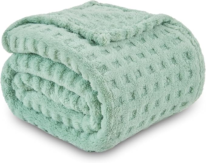 NEWCOSPLAY Super Soft Twin Blanket Green Premium Silky Flannel Fleece 3D Waffle Checkered Lightweight Bed Blanket All Season Use (New Sage Green, Twin(60"x80"))