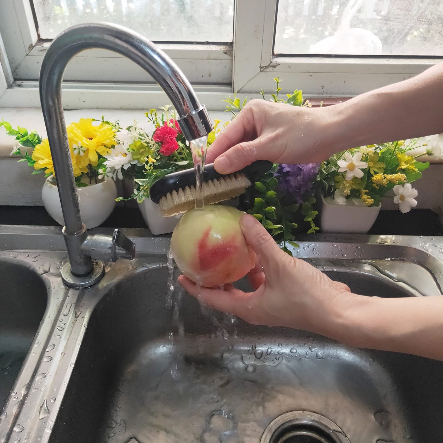 NewFerU Wooden Nail Brush Cleaner Black X 1 in 100% Natural Boar Bristle for Cleaning Hand Finger Foot Toe, Fingernail Toenail Scrub Brush for Men Women Kids Manicure Pedicure Care (with Rope)