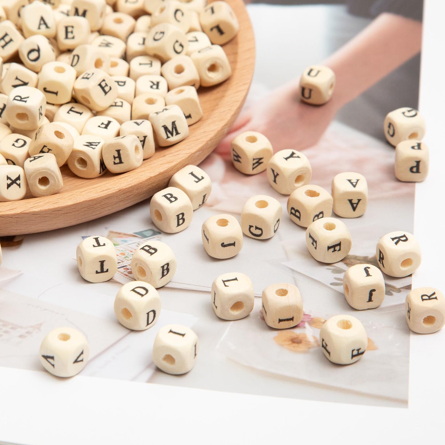 Luyoaozy 520pcs 10mm Wooden Letter Beads with Initial A-Z Square Alphabet Wood Beads Natural Cube Bulk for Jewelry Bracelet Making DIY Crafts