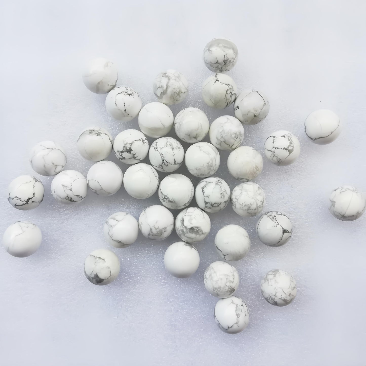 Sunshcat Natural White Howlite Turquoise 0.78 Inchs Crystals and Healing Stone Ball Set,Home Desktop Feng Shui Array Decoration(7 Pieces) 