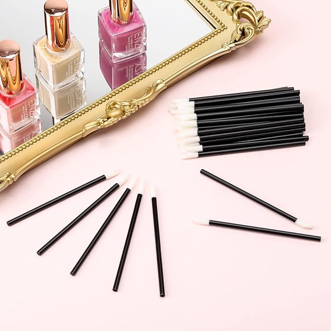 700 Piece Disposable Lip Wands - Lip Brushes, Lipstick & Gloss Applicators - Lint Free Makeup Applicator Brush Beauty Tool (Pack of 2)