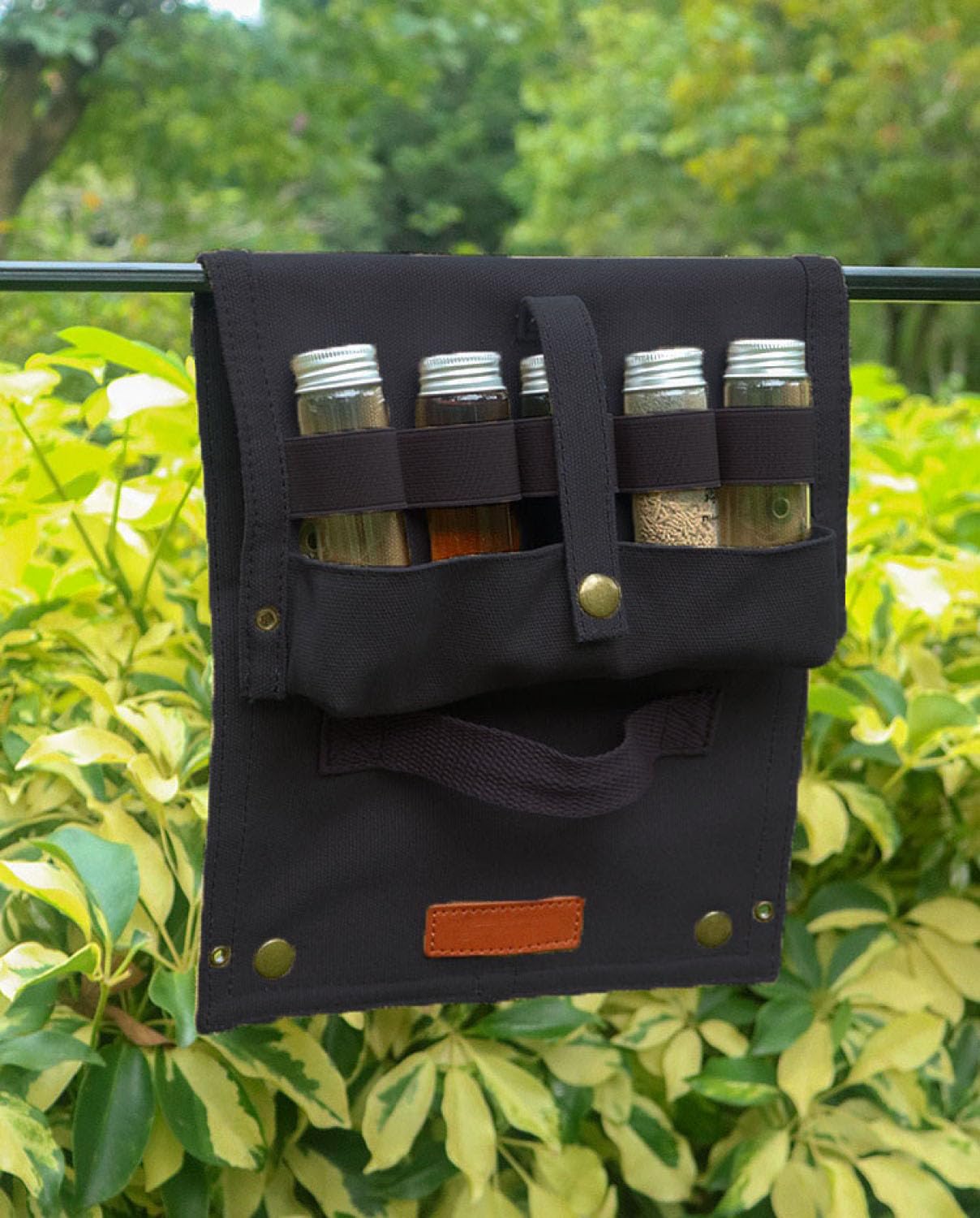 Travel Spice Kit, Portable Spice Bag with 10 Spice Jars, Canvas Seasoning Storage Bag Organizer, Seasoning Bottle Holder with Mini Condiment Bottle, Condiment Container Set for Camping BBQ(Black)