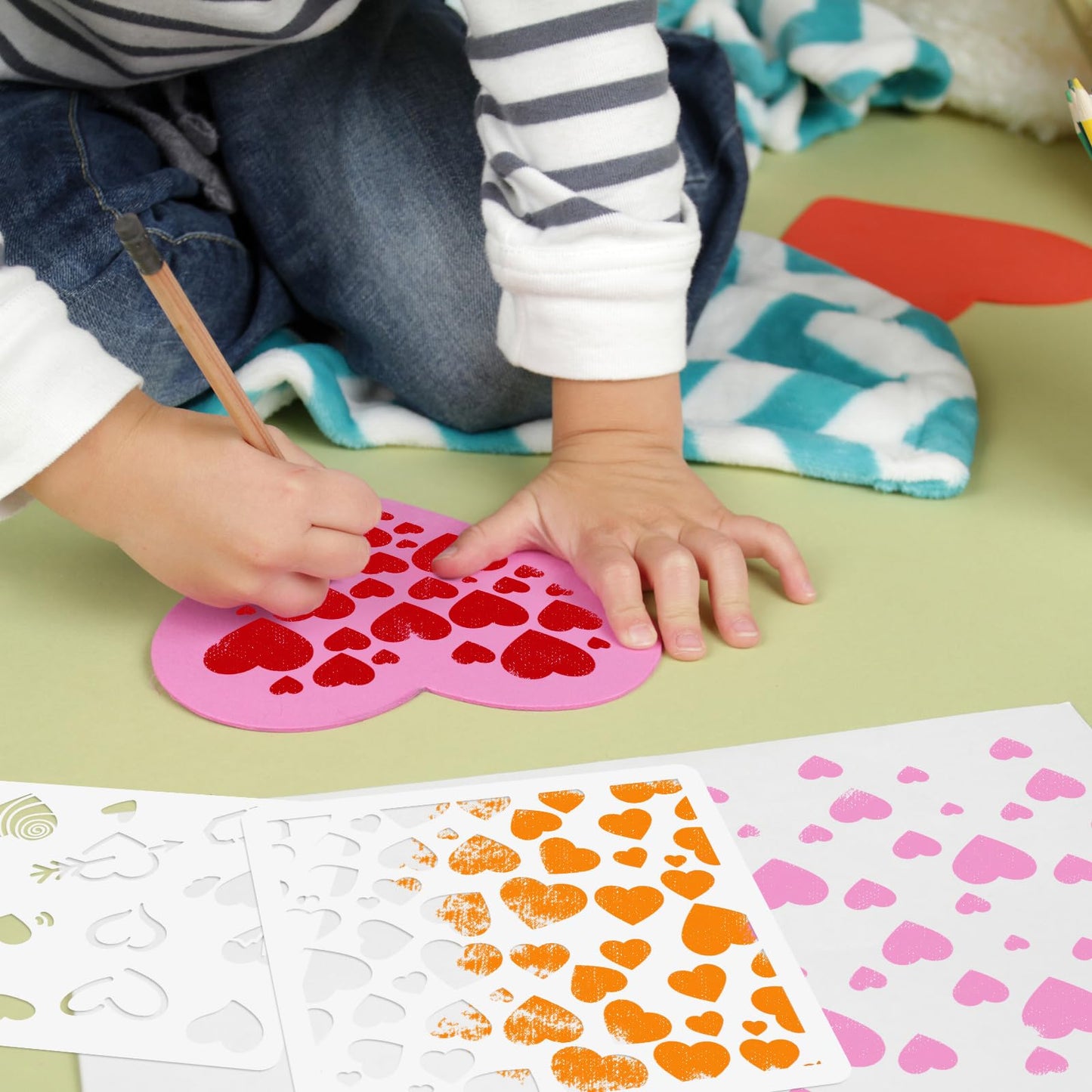 JarThenaAMCS 16Pcs Heart Shaped Stencils Assorted Stencils Reusable Love Heart Plastic Drawing Painting Template for Mother's Day Valentine's Day DIY Art Craft Painting on Wood