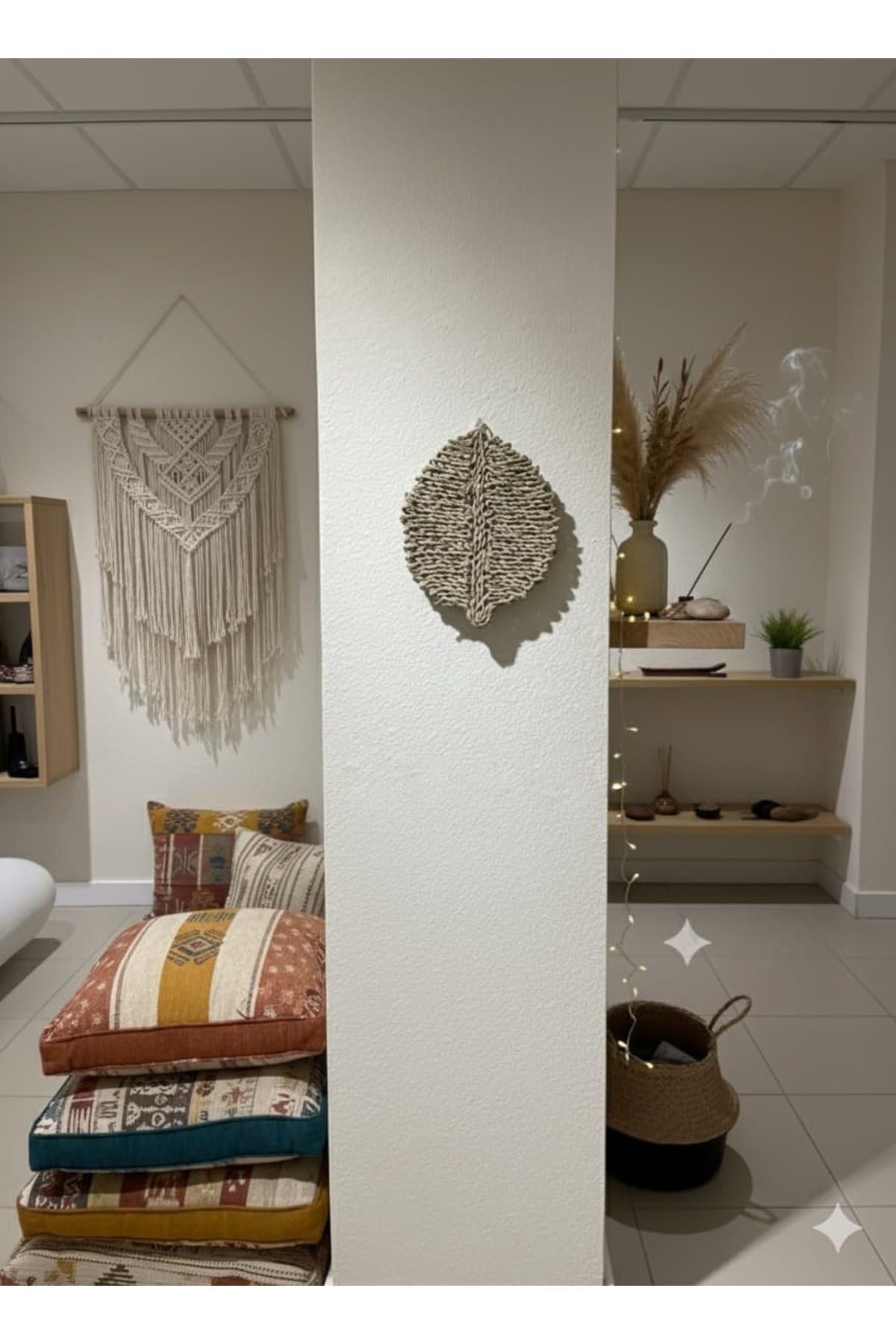 SODEF Handmade Reed Leaf Wall Decor - Bohemian Style Wall Hanging Ornament - Small Size 23 x 18 cm - Beige, 9x7 inch