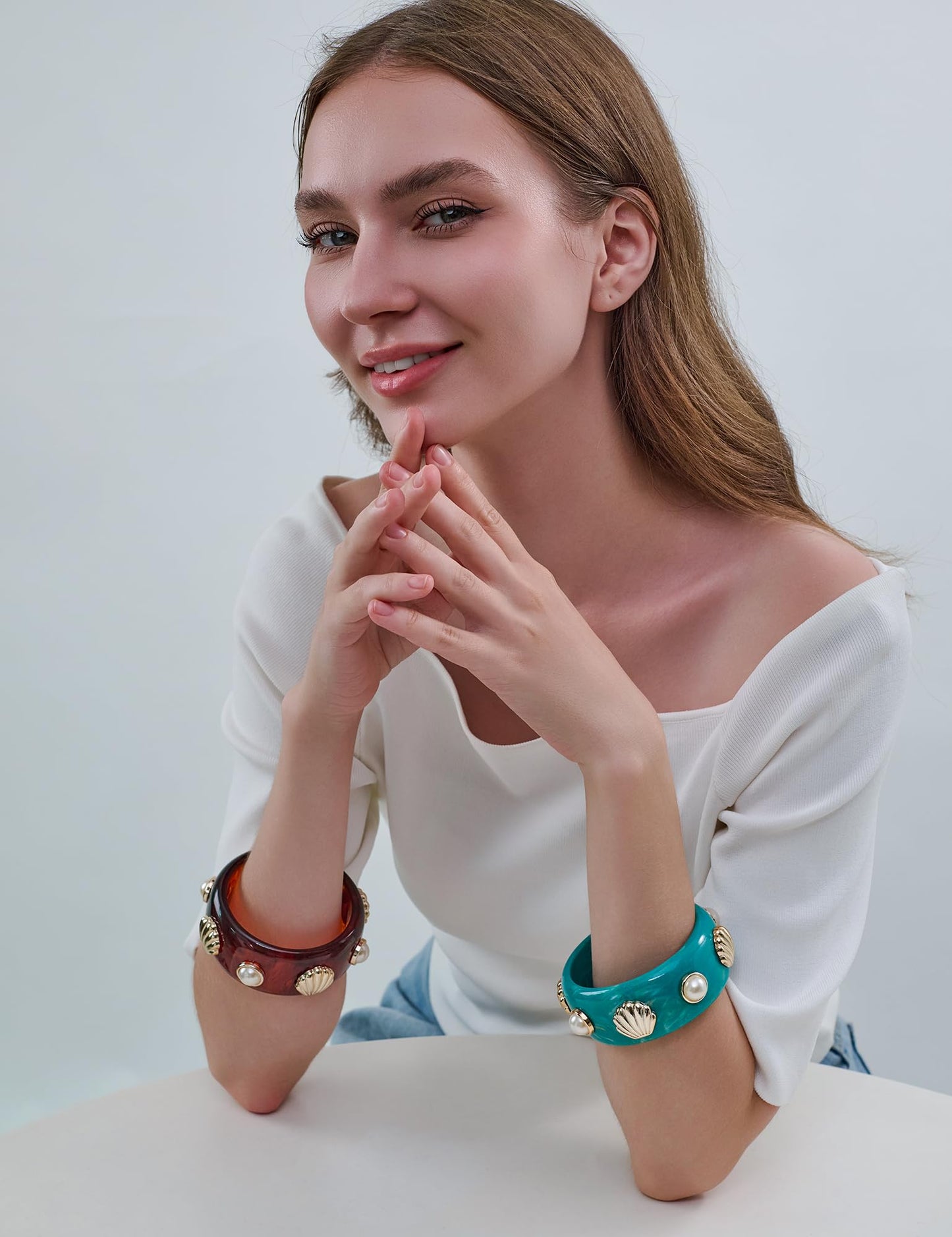 HUAYUNFANG Seashell Acrylic Resin Bracelet for Women Chunky Tortoiseshell Resin Bangle Beach Shell Pearl Acrylic Bracelets Statement Jewelry