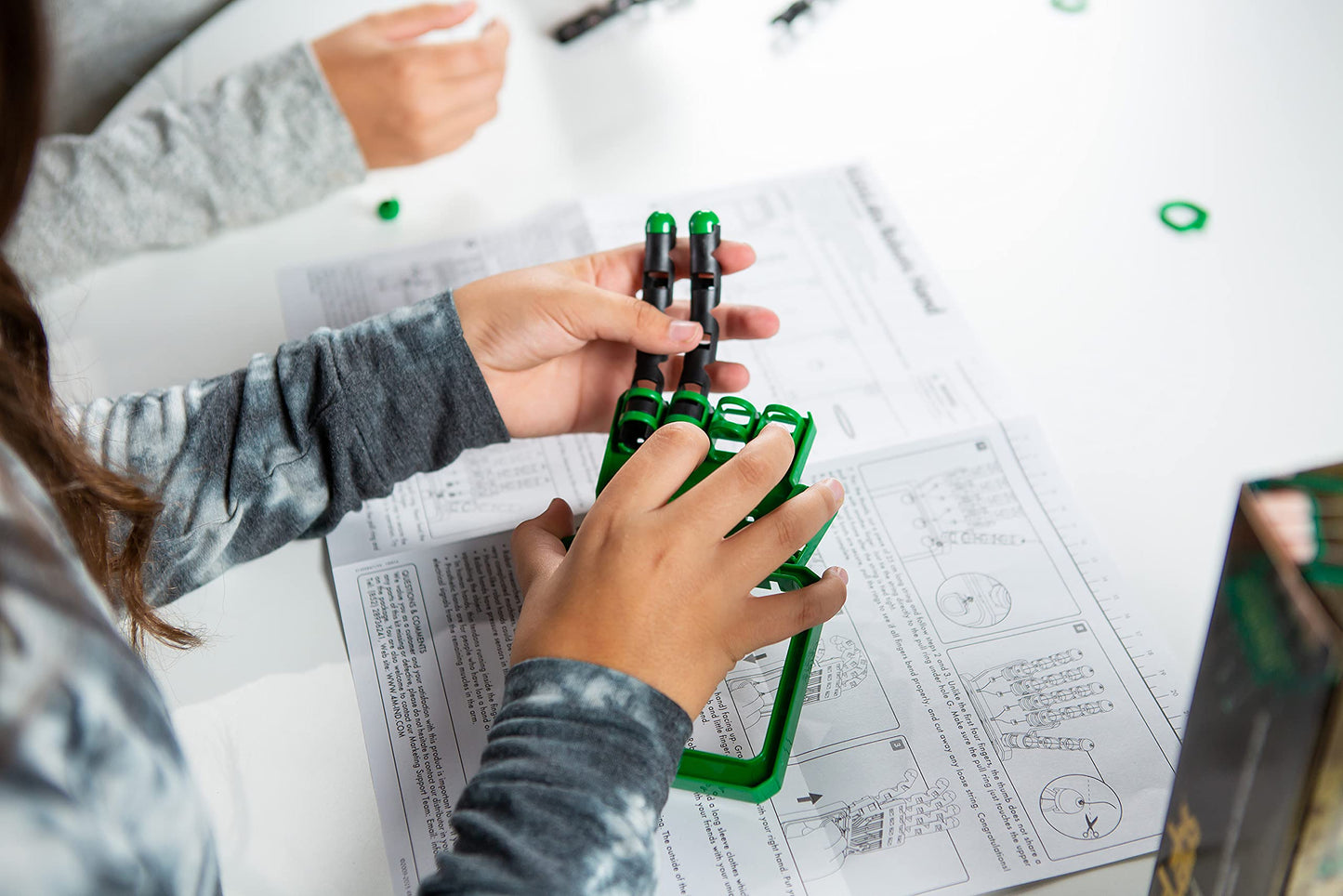 4M Kidzlabs Robotic Hand Kit, Build Your Own Robotic Hand, For Boys & Girls Ages 8+