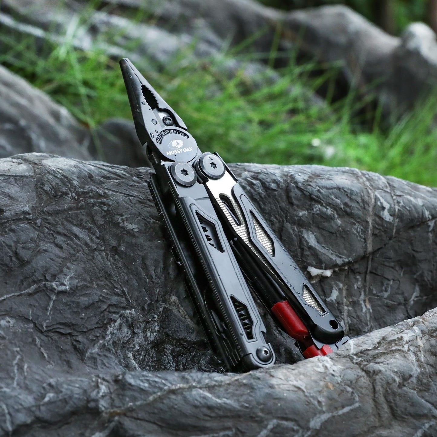 MOSSY OAK Multitool, 19-in-1 Stainless Steel Multi Tool Pliers, Survival Tools with Fire Starter, Window Breaker, Whistler, Self-locking EDC Gear with Sheath for Outdoor, Survival, Camping, Hiking
