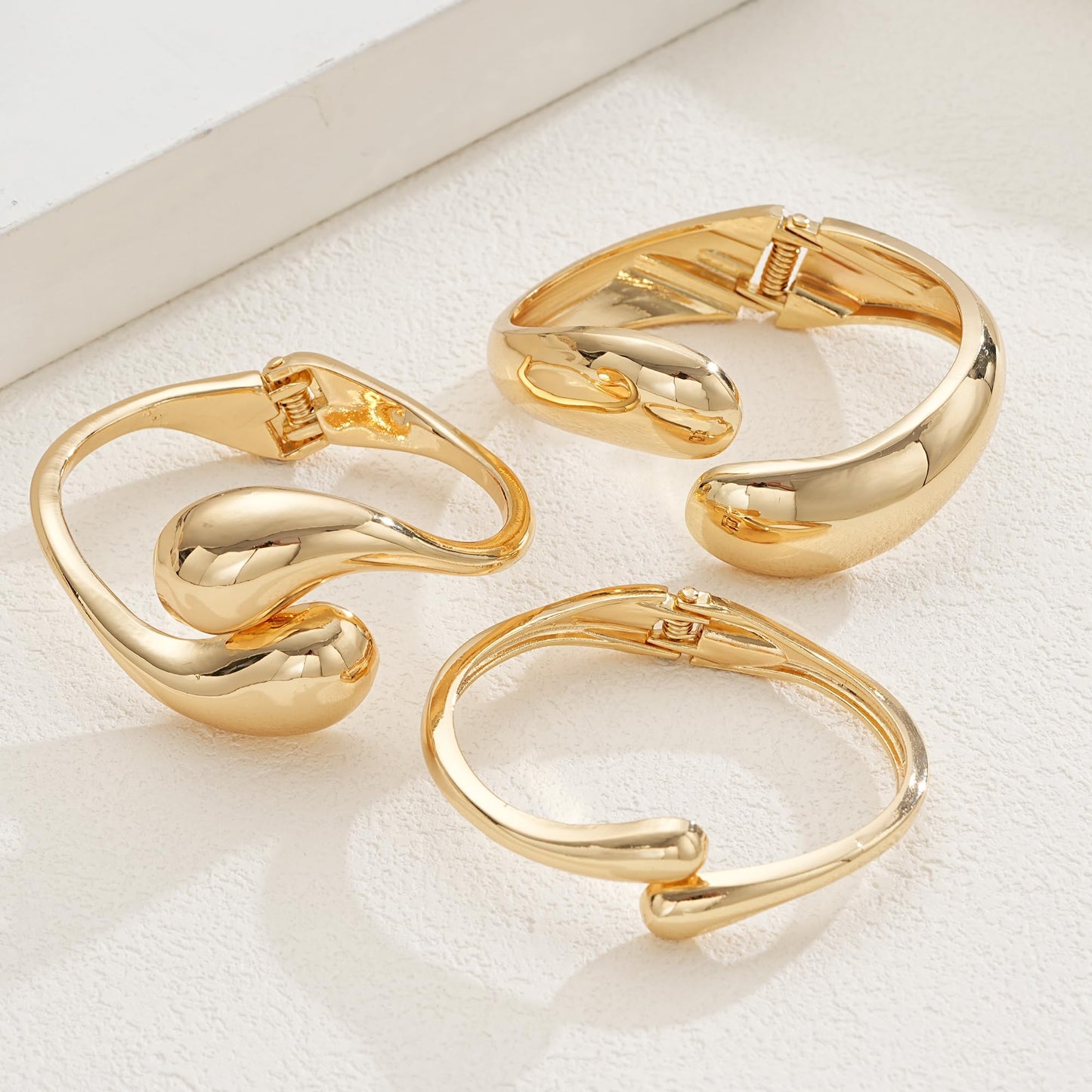 Dodder Chunky Gold Bangle Bracelets for Women, 14K Gold Plated Bangle Cuff Bracelet Set, Chunky Gold Bracelet Stackable