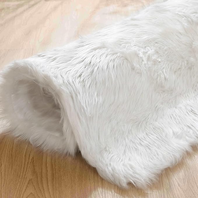 Goolela White Faux Sheepskin Fur Rug 4x6 for Bedroom Fluffy Fuzzy Area Rug Living Room Furry Shaggy Plush Washable Sheepskin