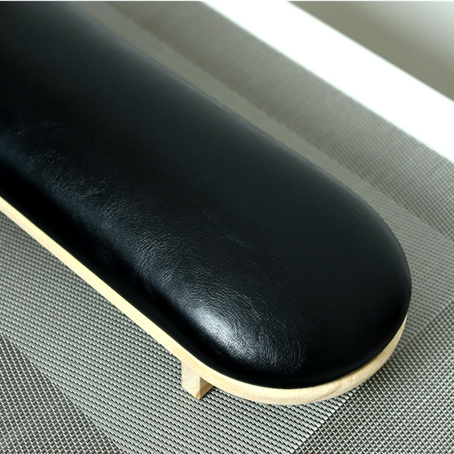 TANG SONG 1PC Sponge Manicure Hand Rest Pillow Wooden Nail Stand Hand Holder Nail Table Manicure Armrest Cushion (Black)