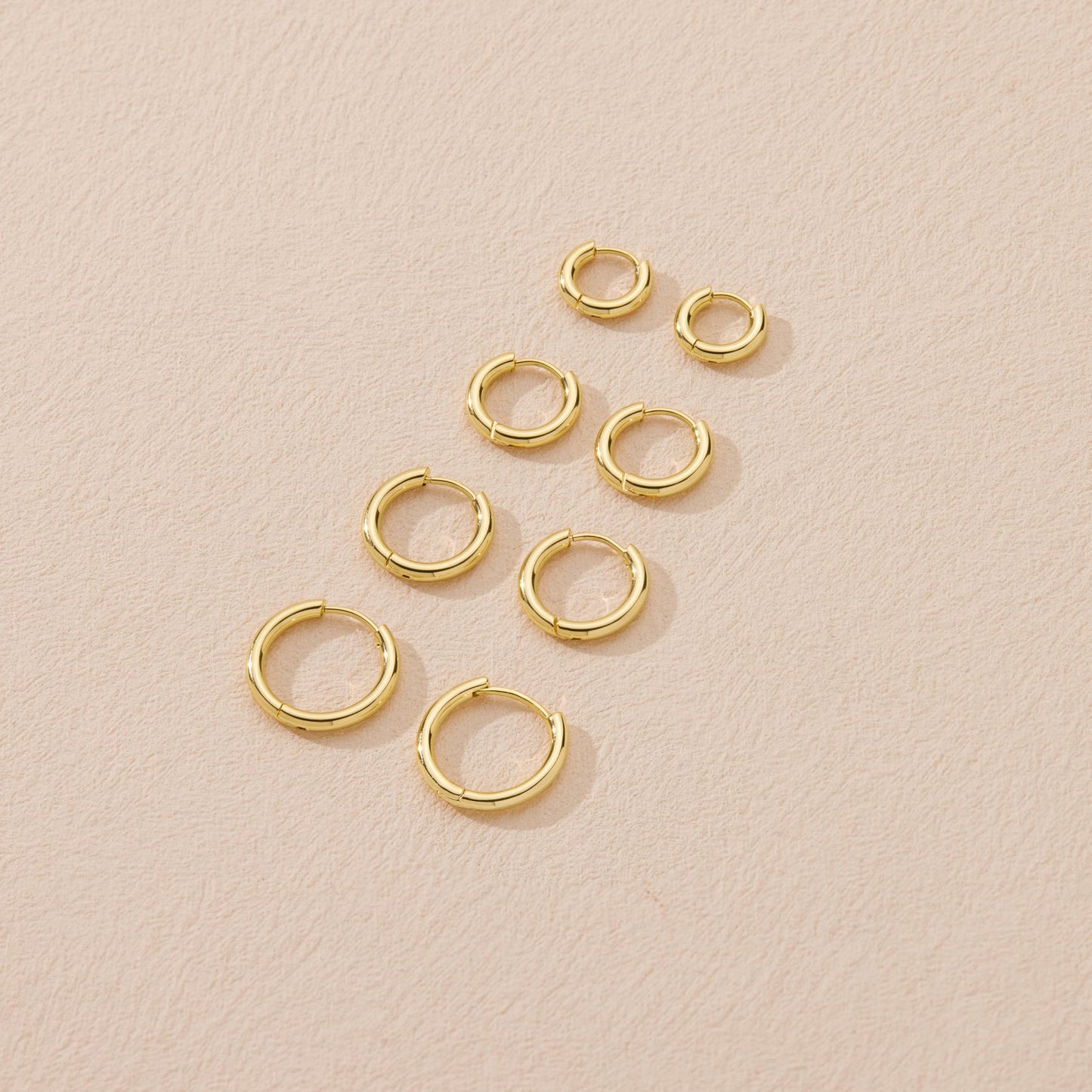 Gokeey Small Gold Hoop Huggie Earrings Set for Women Hypoallergenic Small Tiny Hoops Earrings, Trendy Gold Earrings for Women