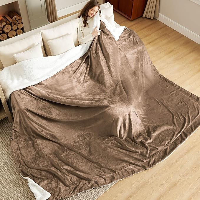 Bedsure Sherpa Fleece Oversized Cal King Blankets for Bed - Thick and Warm, Soft Fuzzy Plush Large Blanket for Winter, Camel, 112x98 Inches
