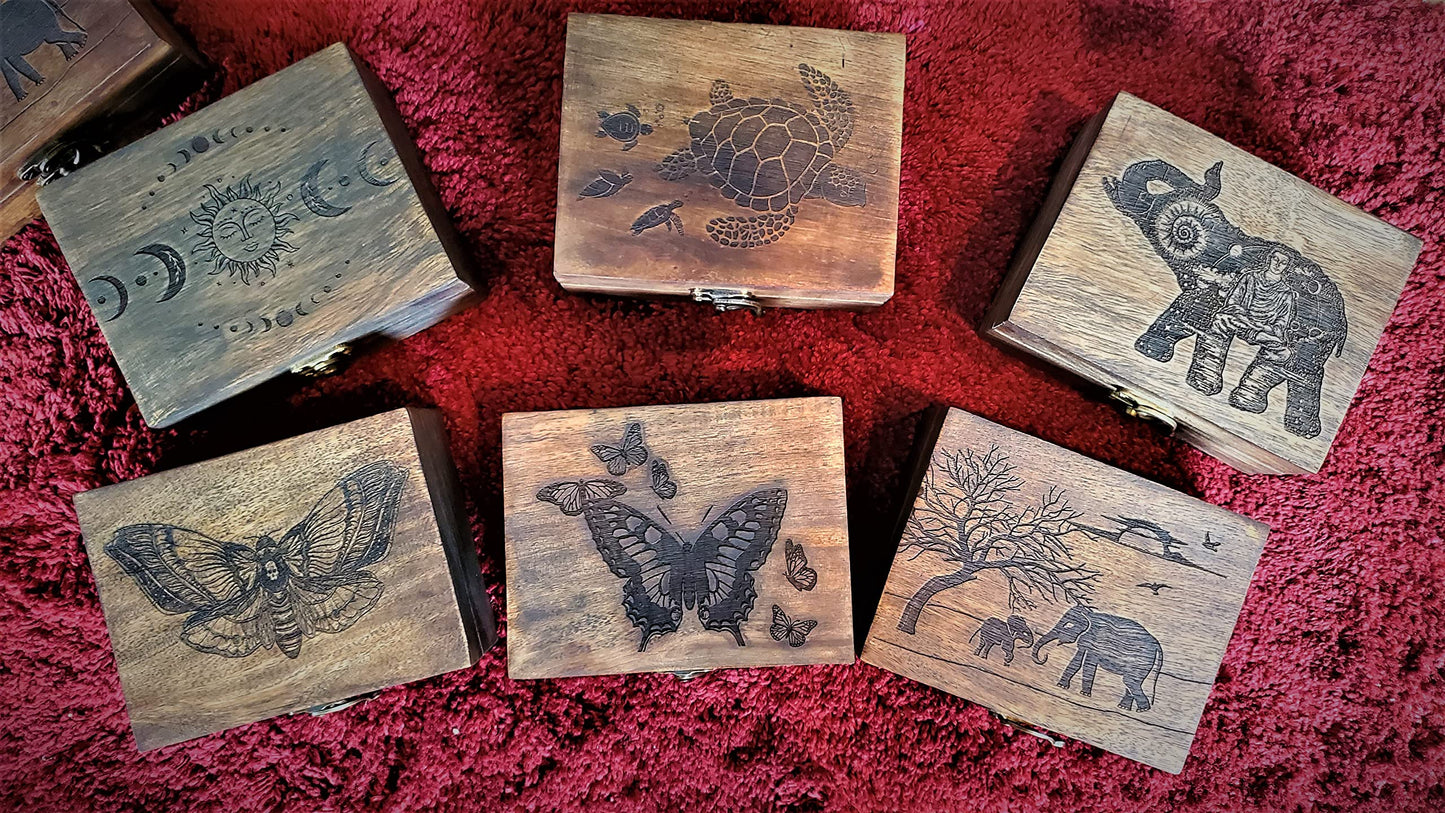 Engraved Wooden Tarot Box for Cards Crystal Holder | Sun and Moon Fortune Telling Astrology Trinket Keepsake Box. Fengshui Luck Talisman Decorative Gift Case/Holder