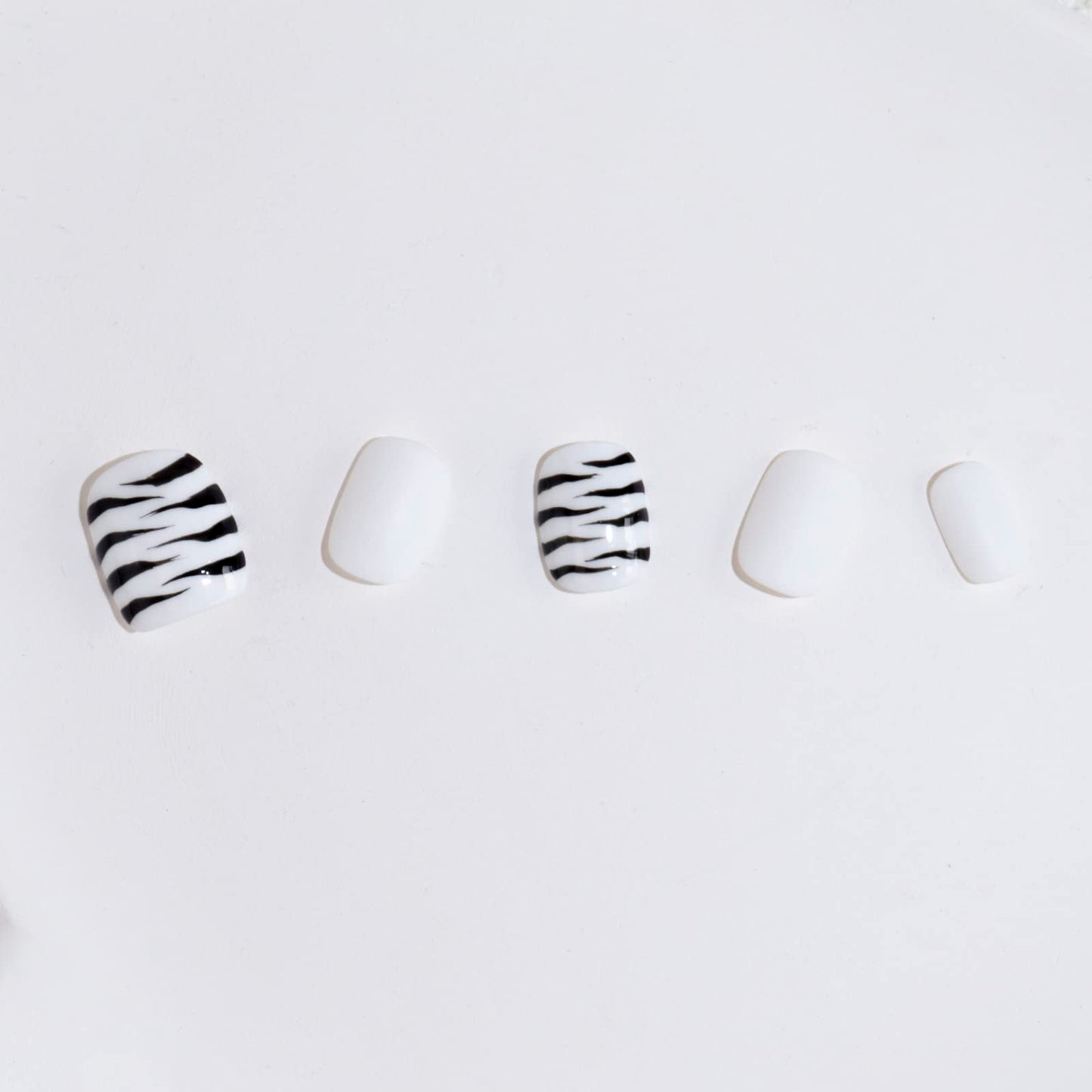 Light Rain Small Size Hand-made Press on Nails, 3D Gel UV Finished False nails with Design by Professional Manicurist