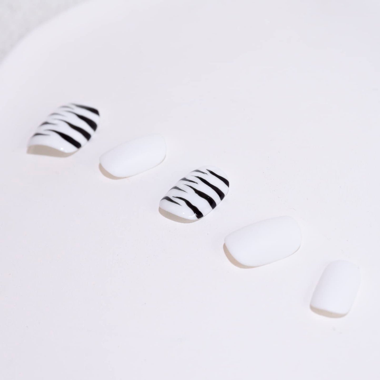 Light Rain Small Size Hand-made Press on Nails, 3D Gel UV Finished False nails with Design by Professional Manicurist