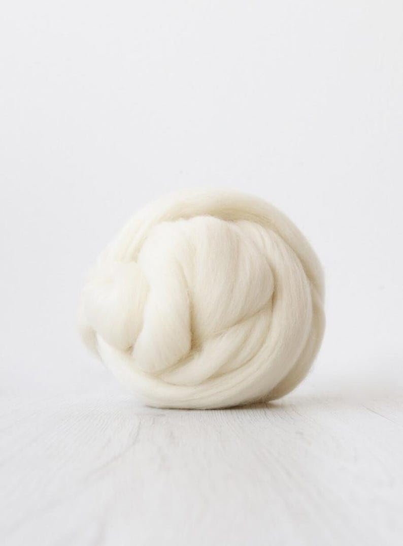 1 lb Merino Wool Roving Bulk 25 Micron, for Needle & Wet Felting, Hand Spinning Soft Chunky Jumbo|100% Natural Undyed (Off-White) Wool Yarn, Core, Combed Stuffing Clean carded