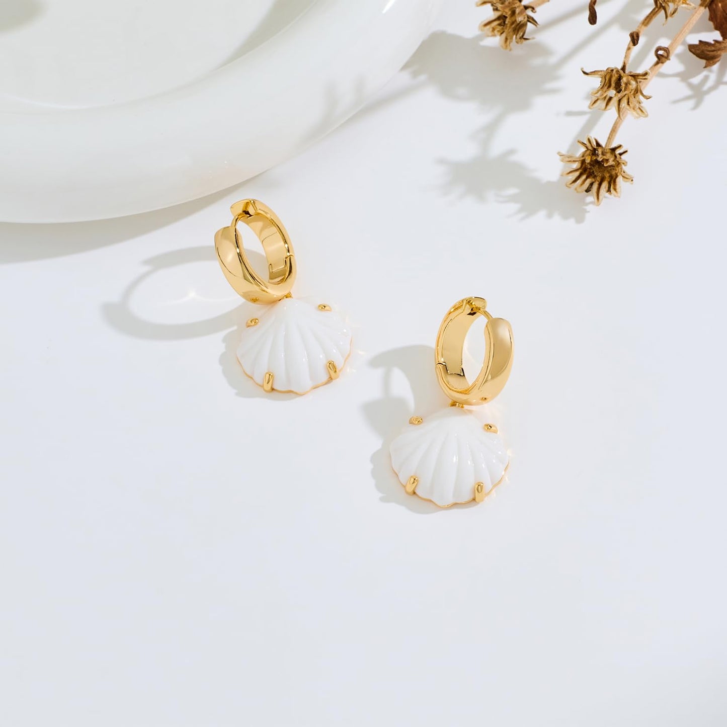 INNERDIVA White Seashell Earrings, Gold Plated Copper Ocean Statement Jewelry Summer Beach Seashell Earrings for Women