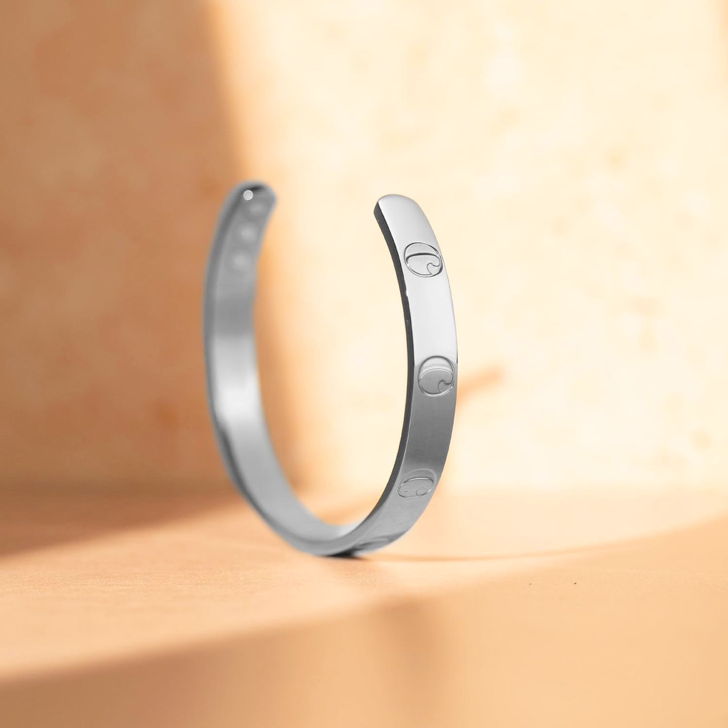 CALMI - Magnetic Wellness Bracelet with Adjustable Stainless Steel Design - 18K Gold-Plated - Wearable Magnetic Field Accessory for General Wellbeing | Unisex (Silver)