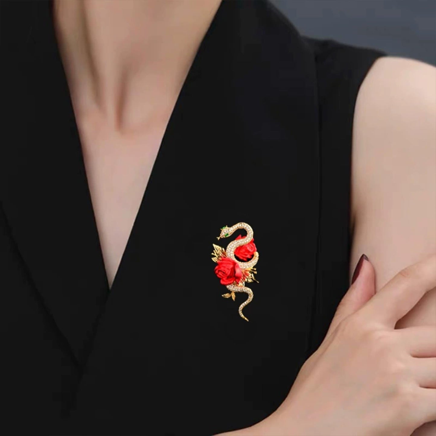 HETICA Women Animal Floral Brooch Pin Accessory Perfect as a Gift for Anniversary Celebrations, Parties, Or Everyday Wear (Snake-Rose)