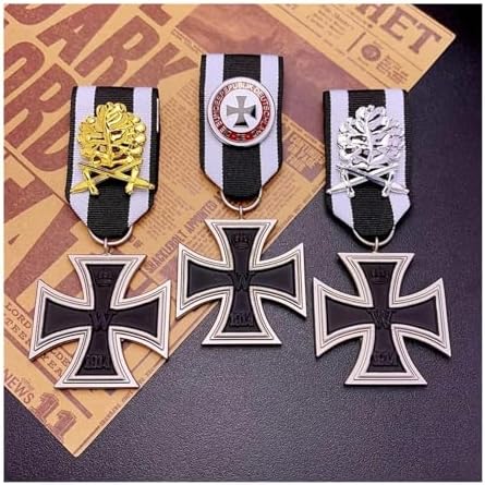 Gold Oak Leaf German Medals Second Class Iron Cross Badge 1914 Medal Commemorative Medal Pendant Accessories(Light Grey)