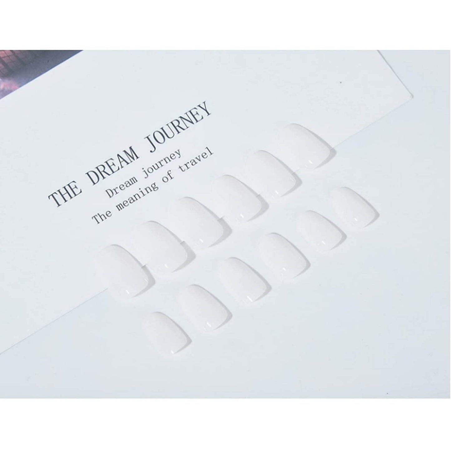 Hkanlre Short Press on Nails Almond White Fake Nails Acrylic Glossy False Nails Full Cover Gradient Nails for Women and Girls 24PCS
