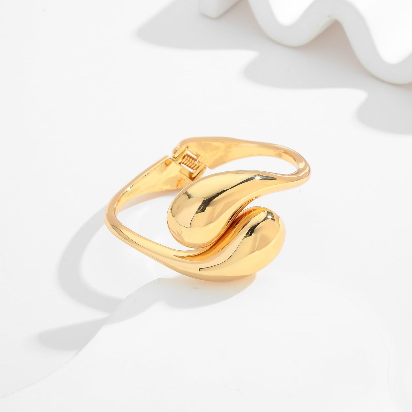 ENSKEFEN Gold Chunky Teardrop Cuff Bracelets for Women Gold Polished Waterdrop Bypass Bracelet Statement Arm Cuff Bangles Minimalist Hinged Bangle Bracelets