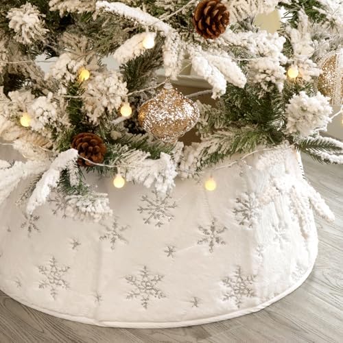 Faux Fur Christmas Tree Collar: Rustic White Luxury Plush Fur Christmas Tree Collars with Sliver Snowflake Sequins Pattern, Size Adjustable Farmhouse Modern Xmas Tree Skirt for Christmas Home Decor