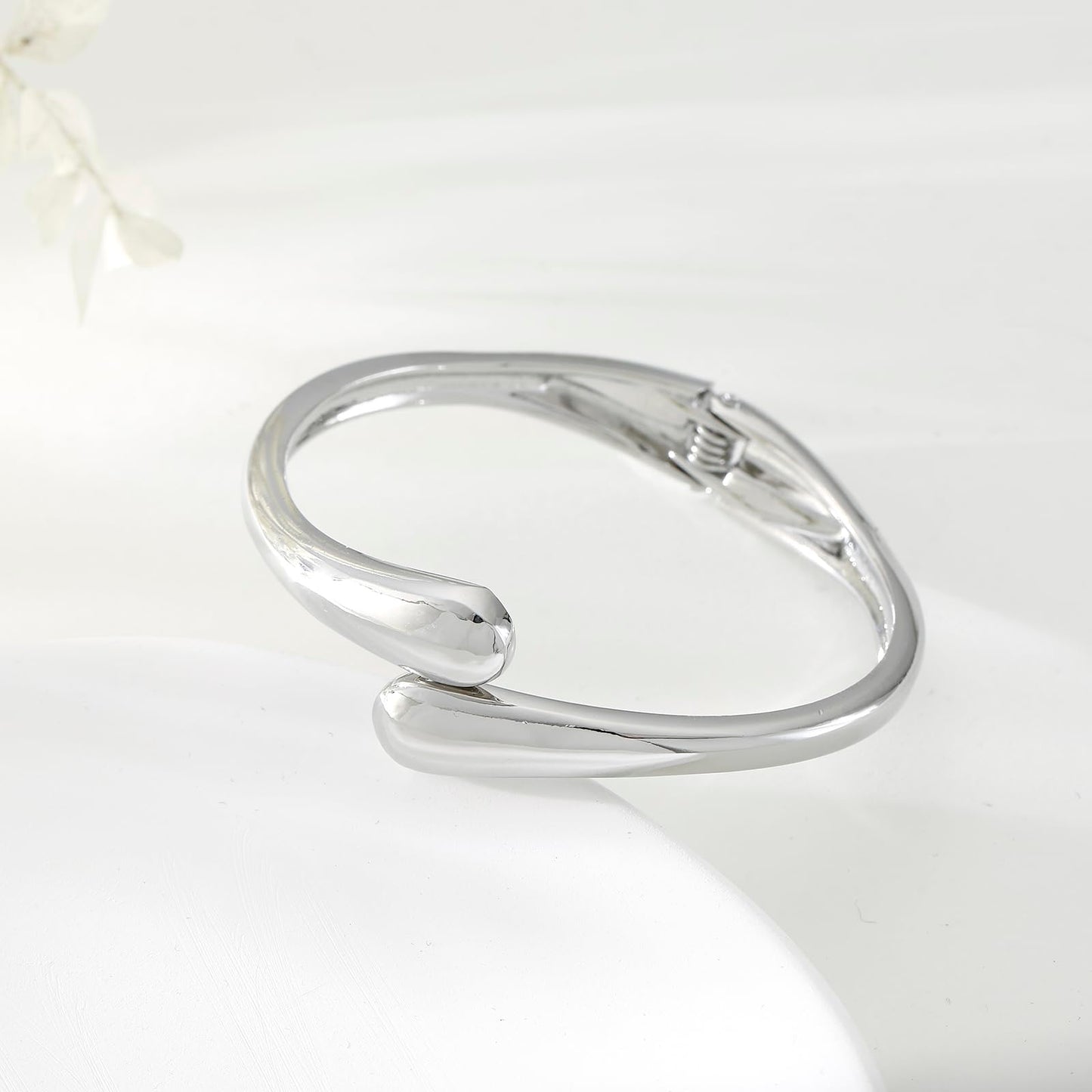 AYWFCBF 2pcs Silver Bangle Bracelets for Women, Trendy Hinged Cuff Open Wide Chunky Gold Bracelet Stack Arm Cuff Statement Jewelry Gifts for Women