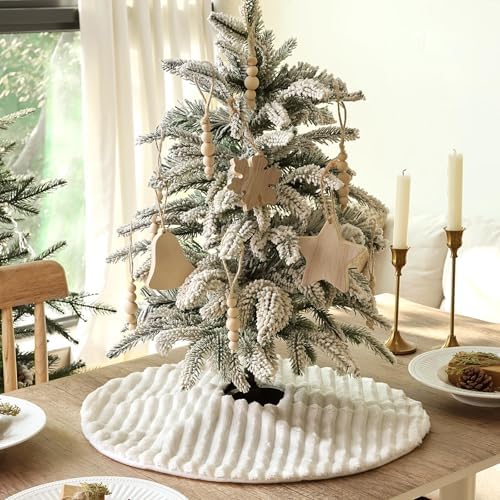 Faux Fur Christmas Tree Skirt: 18 Inch White Plush Faux Fur Christmas Tree Skirt with Stripe Textured Pattern, Soft Christmas Tree Decorations for Merry Christmas Home D??cor Xmas Party Gifts