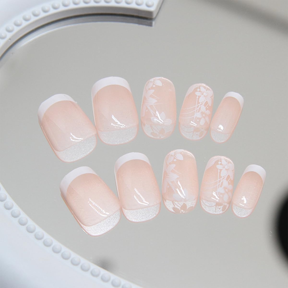 24Pcs Nail Press ons, Short Square Press on Nails French Tip Fake Nails with White Flowers Summer Cute Sweet Design, Artificial False Nails Press On Stick On Nails for Women