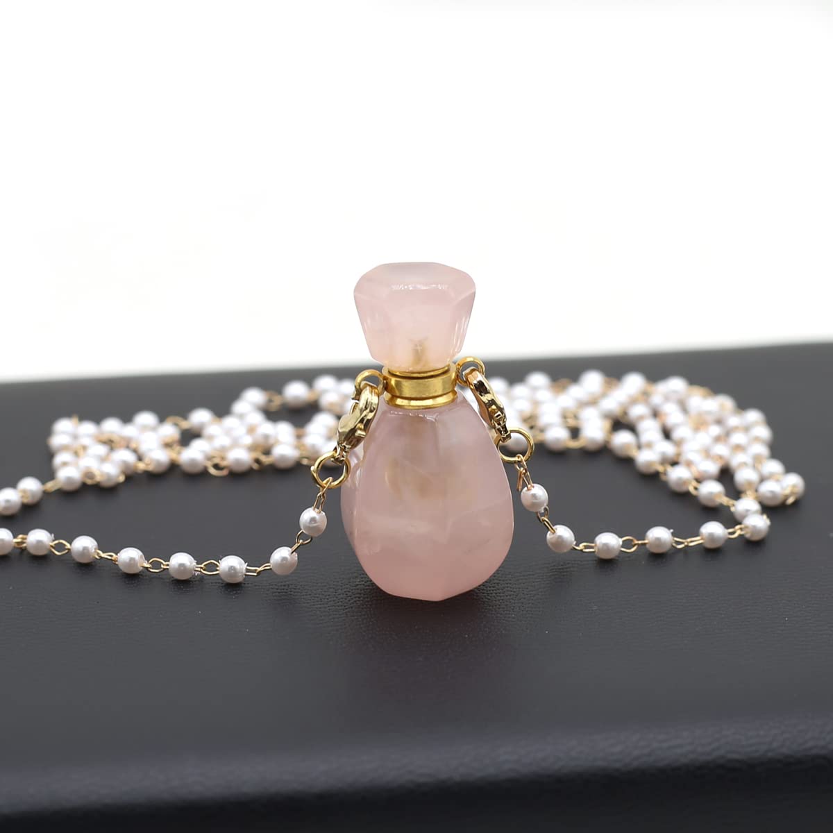 1pcs Natural Rose Quartz Stone Perfume Bottle Pendant Pearl Bead Chain Rectangle Heart Healing Stone Essential Oil Diffuser Necklace for Women Jewelry Essential Oil Diffuser