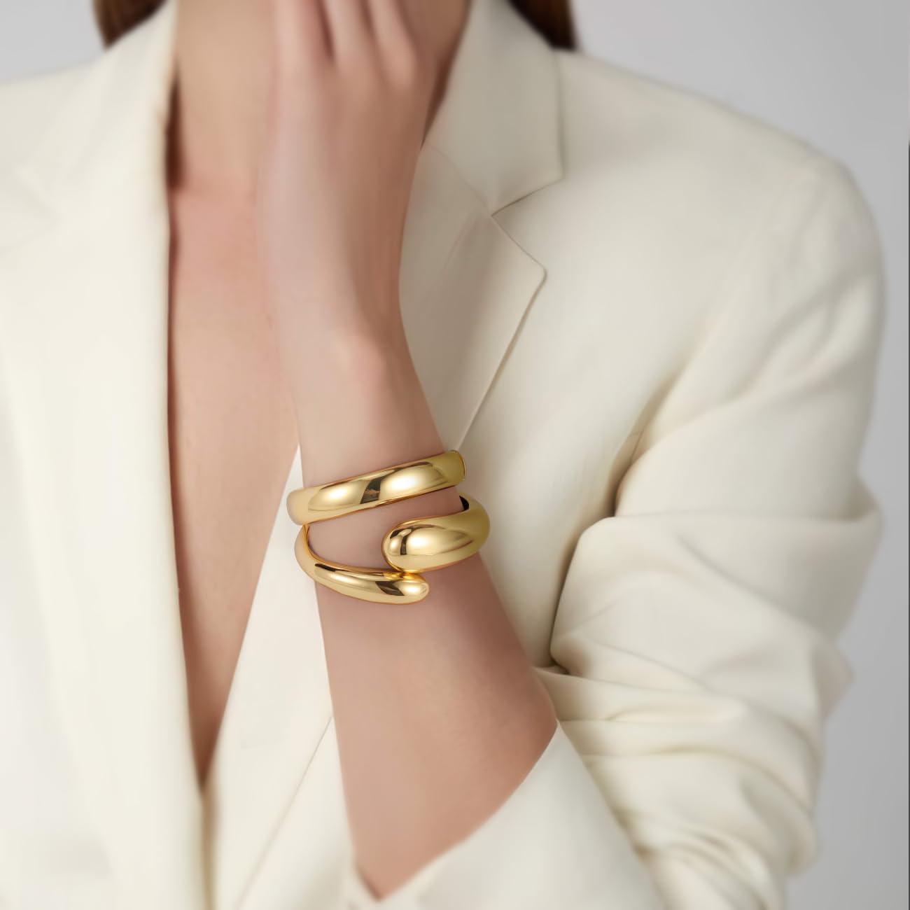 Emibele Gold Bangle Cuff Bracelet Stack, Chunky 18K Gold Plated Teardrop Hinged Thick Bangle Bracelet Set, Non Tarnish Gold Bracelets for Women, 2 Pack