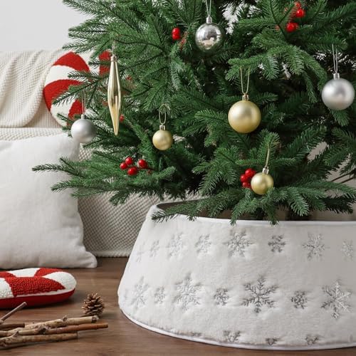 Faux Fur Christmas Tree Collar: Rustic White Luxury Plush Fur Christmas Tree Collars with Sliver Snowflake Sequins Pattern, Size Adjustable Farmhouse Modern Xmas Tree Skirt for Christmas Home Decor