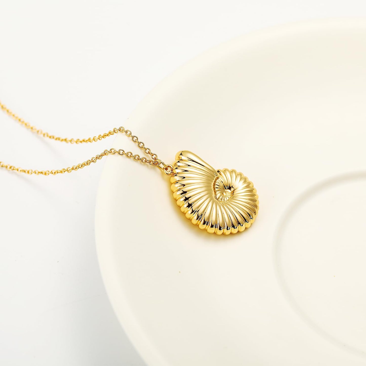 Lydow Shell Seashell Conch Necklace for Women, Cosplay Costume Sea Snail Witch Beach Summer Pendant Halloween Jewelry Gifts Beachy