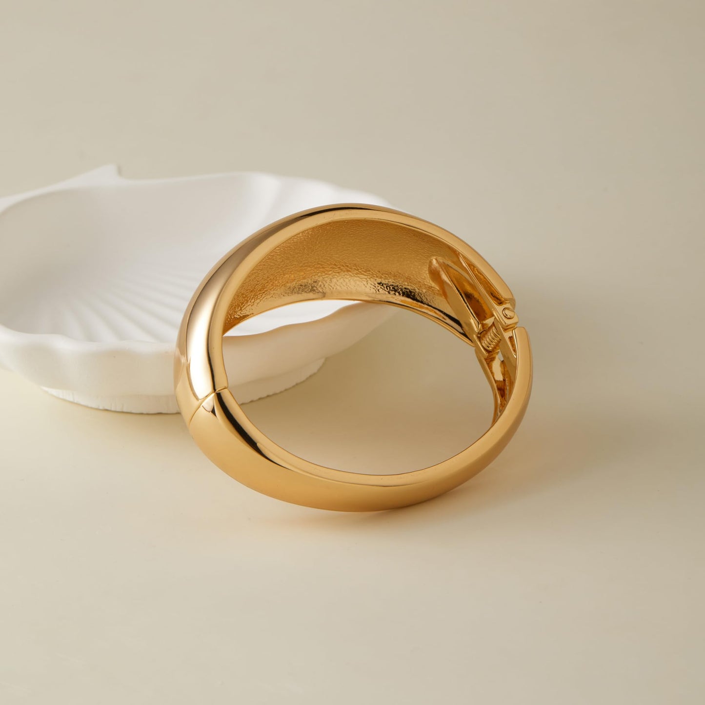 MIJENITI Chunky Gold Bangle Bracelets for Women, Dainty Big Stackable Bangles, Trendy Statement Cuff Bracelet Fashion Jewelry Gifts