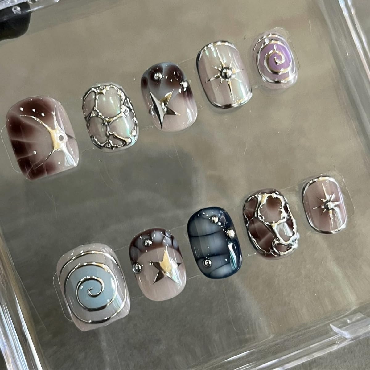 30Pcs Y2K Press on Nails Short Square False Nails Chrome Silver Irregular Line Fake Nails with 3D Star & Swirl Design French Nail Tip Acrylic Nails Reusable Artificial Glue on Nails for Women Manicure