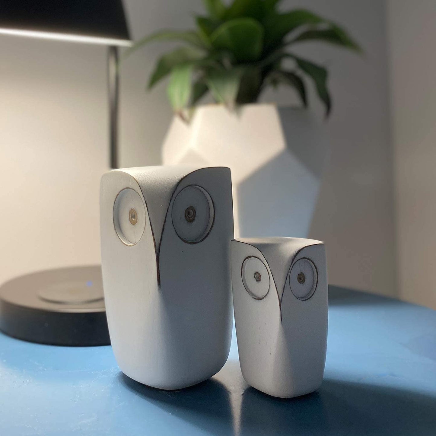 Huey House Wise Owl Decor Statue Sculptures – Set of 2 Small White Resin Figurines, 5¾ & 4 Inches High, Minimalist Decor for Home, Office, Bookshelf, or Desk