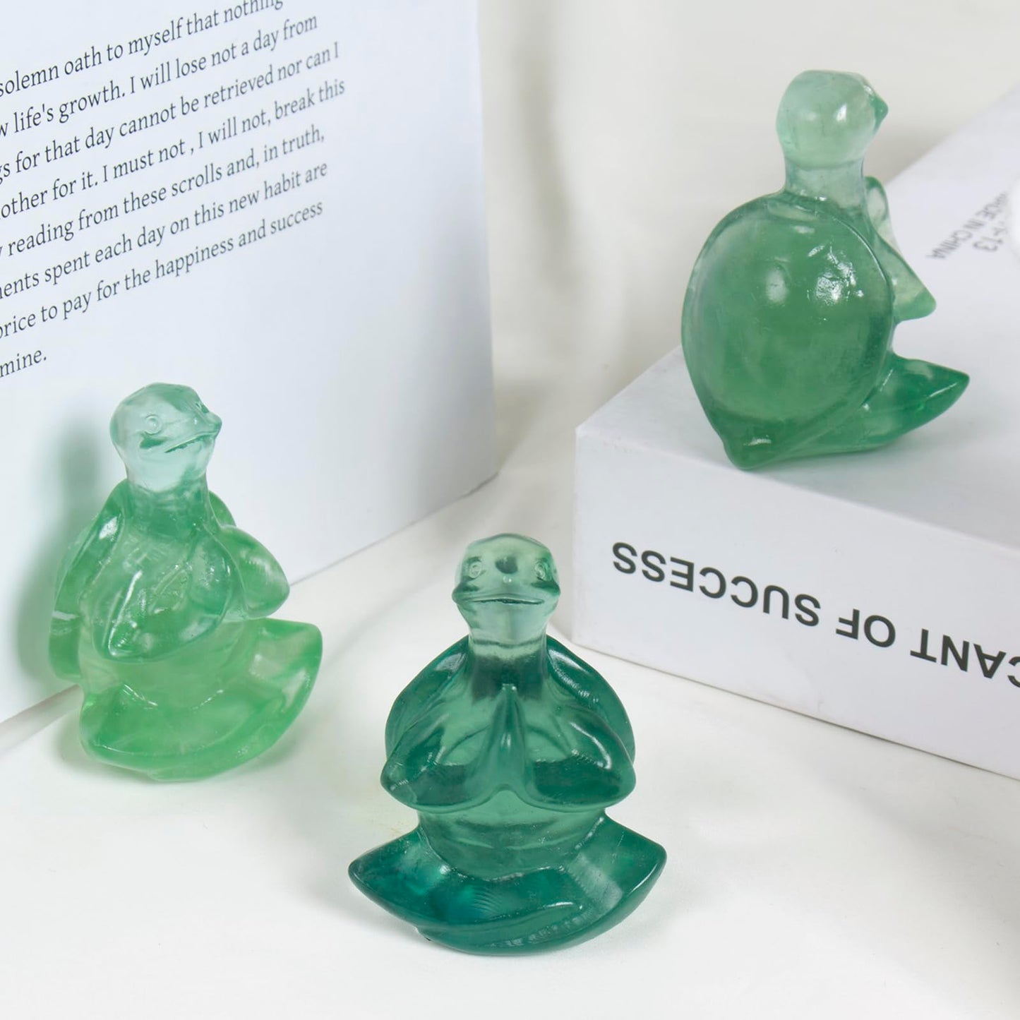 QLRSUXN Fluorite Sea Turtle Meditation Crystal Yoga Sculpture,Hand Carved Healing Figurine Spiritual Decor Chakra Balancing Gift,Zen Statue for Home Office Decorations