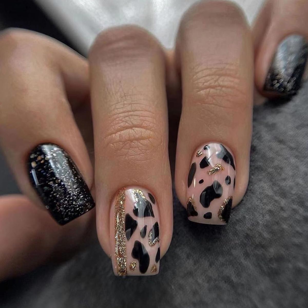 Black Press on Nails Short Square Fake Nails Full Cover False Nails with Gel Glossy Glue on Nails Cute Acrylic Stick on Nails Reusable Artificial Nails for Women Manicure 24 Pcs