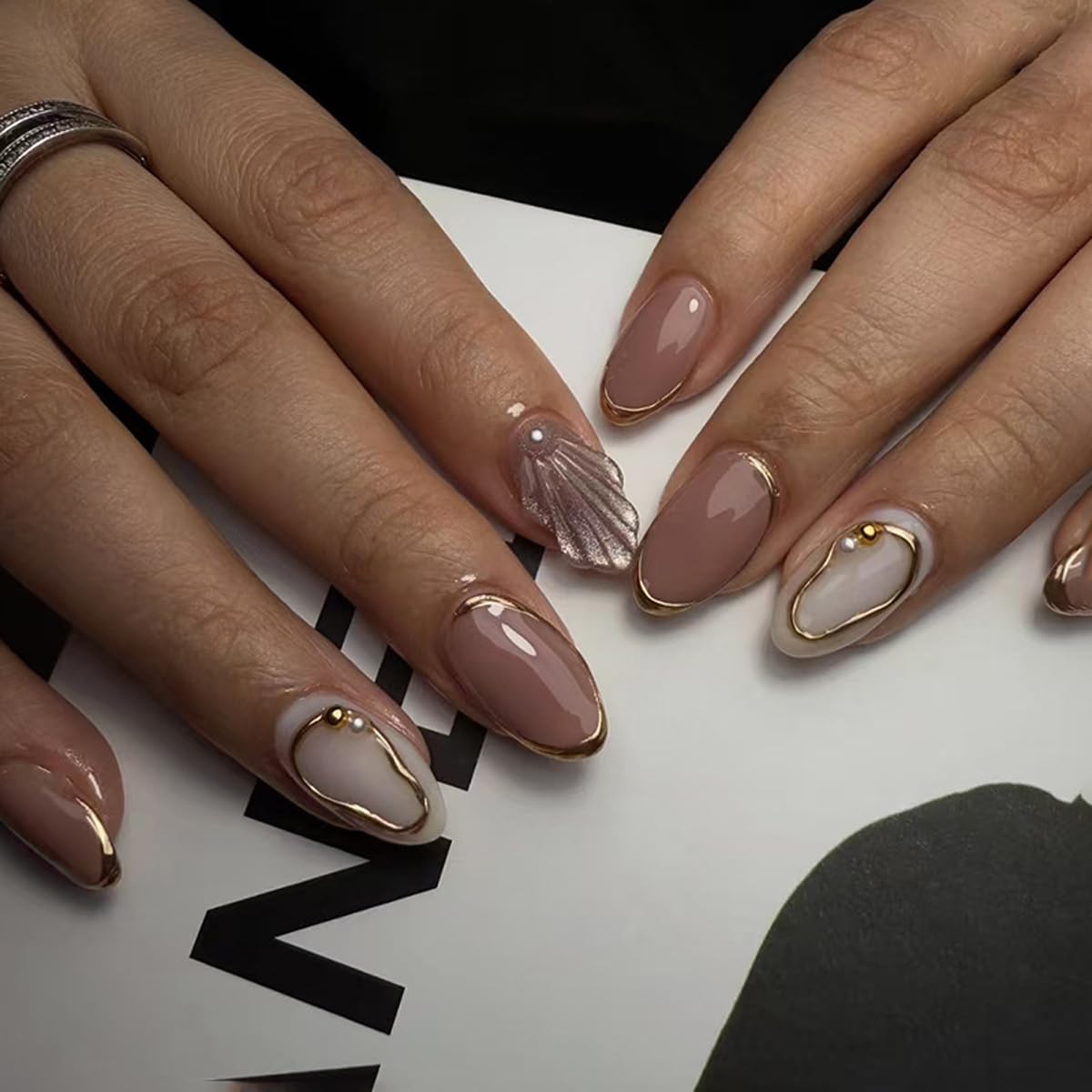 Summer SeaShell Press on Nails Medium Oval Fake Nails Pink White Nails Press ons with Gold Chrome Design Full Cover Stick on Nails for Women Beach Manicure,Reusalbe | Easy Apply | 24Pcs