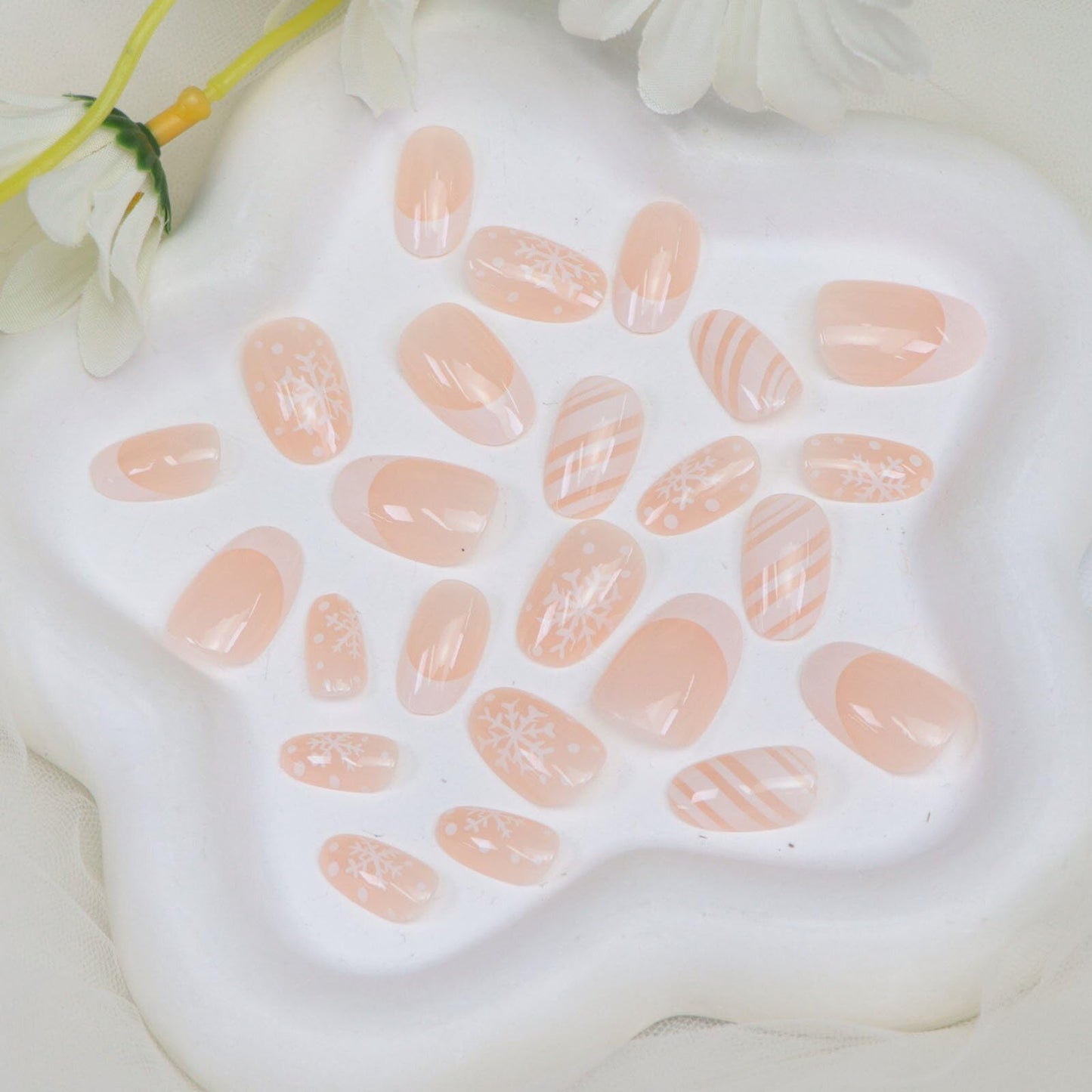 Christmas Press on Nails Short Round Fake Nails with Lines Snowflake Design Glossy White French Tip Nails Press ons Nude Short Oval Xmas Glue on Nail for Women 24 Pcs
