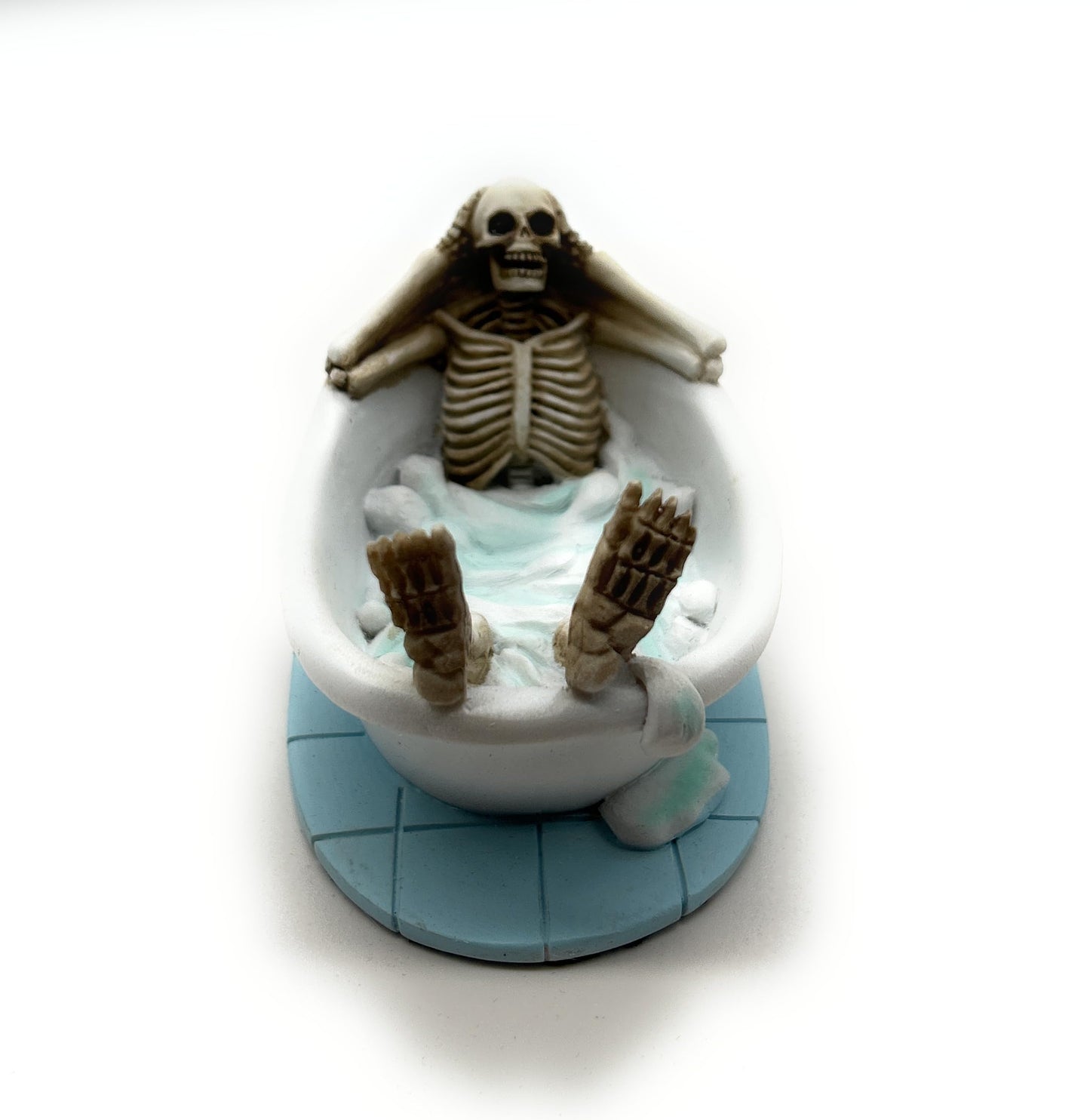 RUSTIX Skeleton in Bathtub Figurine - Gothic Bathroom Decor | Halloween Skeleton Statue | Funny Resin Skeleton Bath Figurine | Bubble Bath Skeleton Gift | Unique Gothic Bathroom Accessories