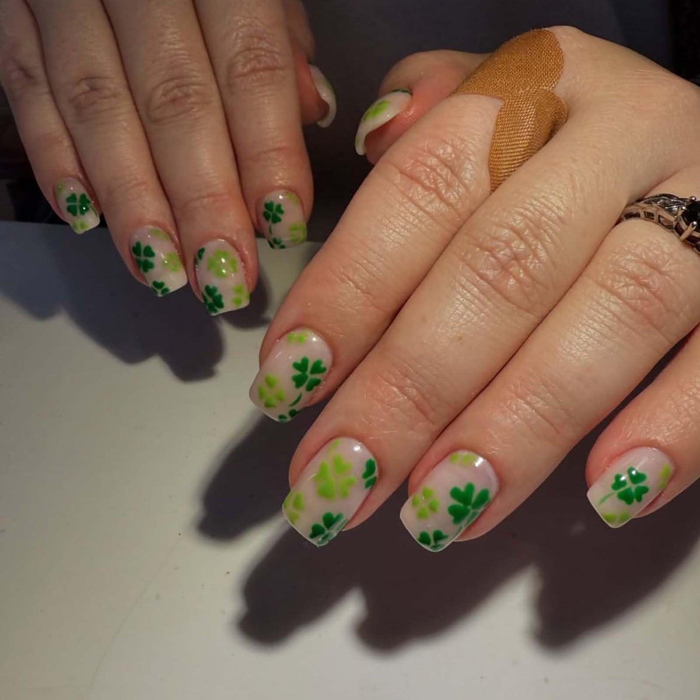 24Pcs St. Patrick's Day Press on Nails Short Square Fake Nails with Shamrock Designs Full Cover False Nails Green Reusable Glue on Nails for Women Saint Patrick Manicure Decor