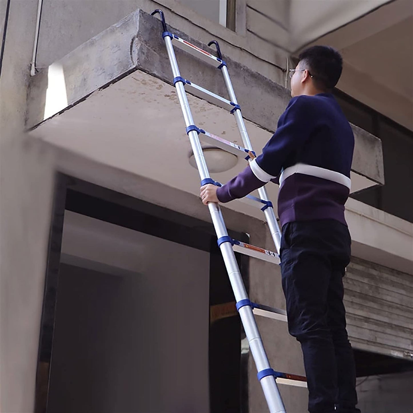 Household Daily or Emergency Use Portable Extendable Step Ladders2M-8M Telescoping Ladder Aluminum Extension Ladder & Loft Roof Hook Kit Telescopic Ladder Foldable Capaci