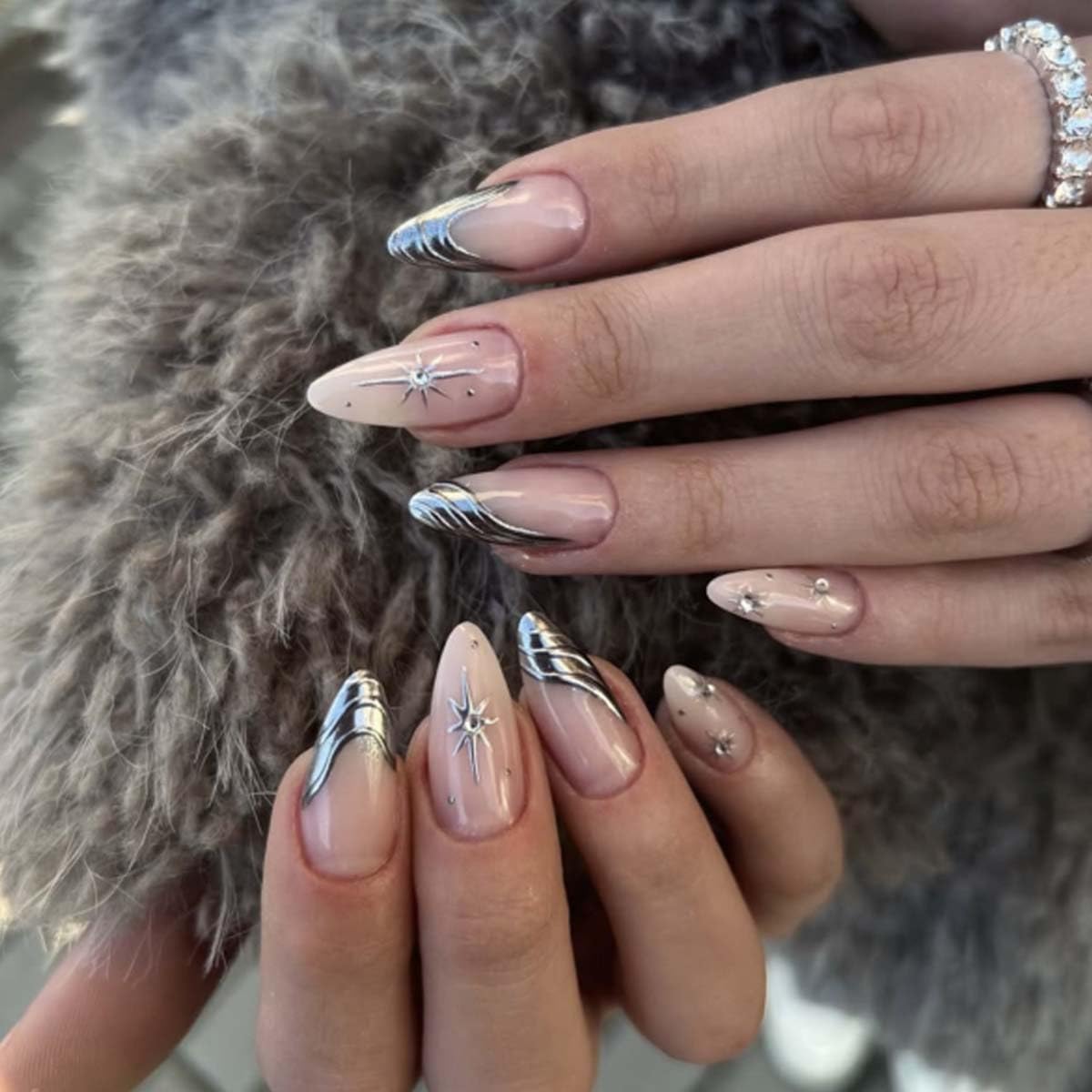 Silver Press on Nails Almond Fake Nails Medium Length False Nails Press ons with Star,Lines Design,Reusable Artificial Nail Full Cover Glossy Glue on Nail Stick on Nails for Women Manicure 24 Pcs